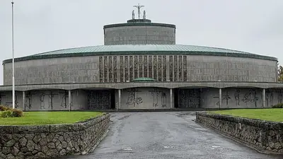 Church of the Holy Redeemer, Árd Easmuinn