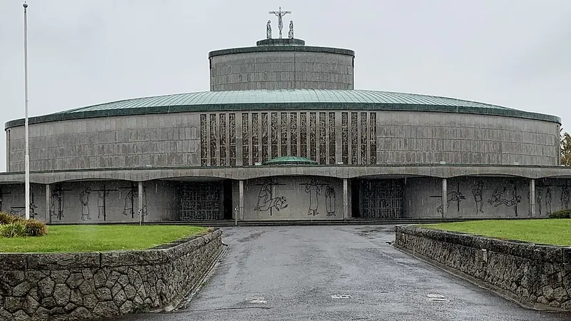 Photograph of Church of the Holy Redeemer, Árd Easmuinn