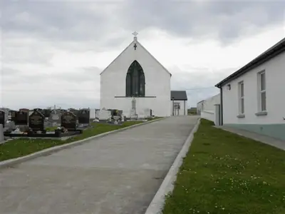 Photograph of Teach Pobail Cholmcille Naofa, Oileán Thoraí