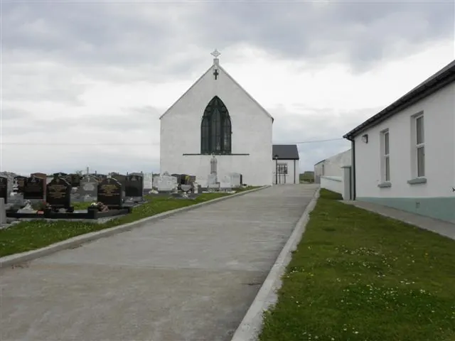 Photograph of Teach Pobail Cholmcille Naofa, Oileán Thoraí
